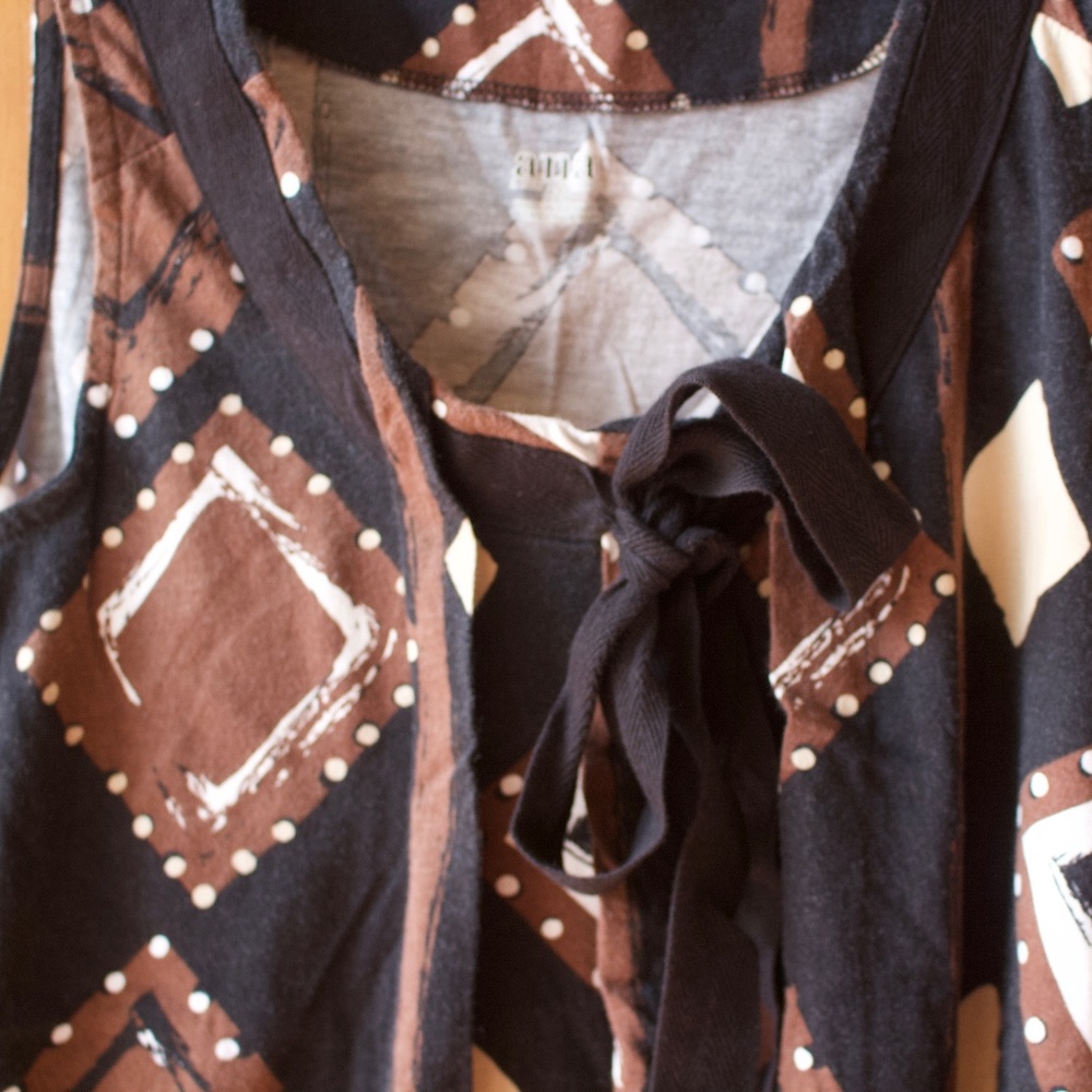Geometric patterned top! - Picture 2 of 6